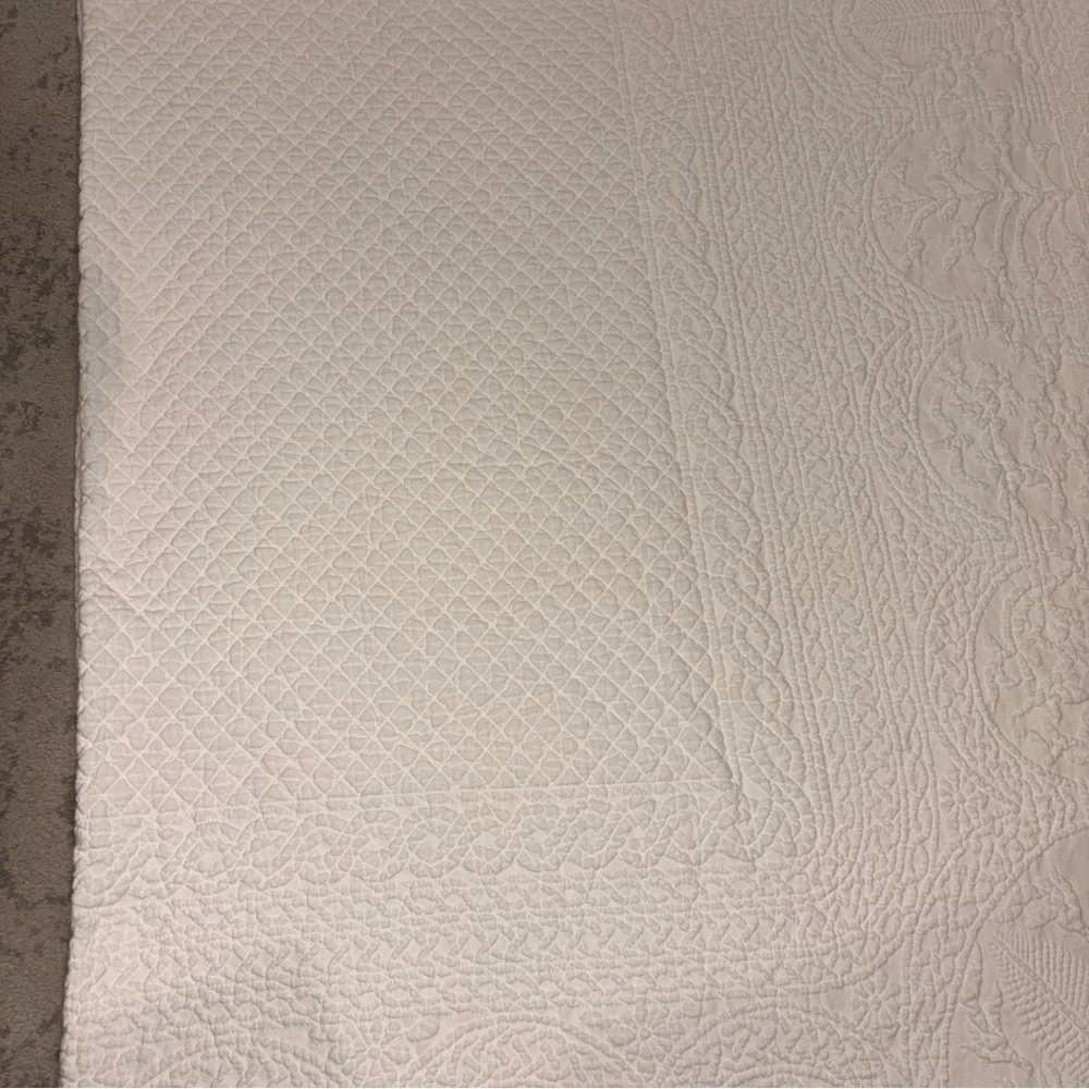 New William And Mary Williamsburg Cream Matelasse Coverlet USA 80” X 106”